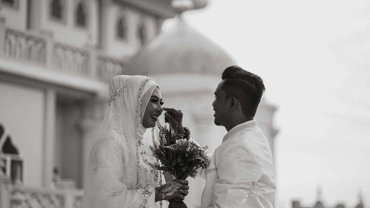A marriage in Islam, showing a couple on their Muslim court wedding day